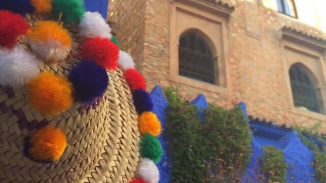 シャウエン名物だそう。同じ飾りの籠やバッグもあり、安くて可愛いのでばら撒き土産に! モロッコ シャウエン