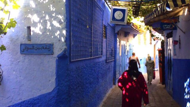 この五輪の輪みたいなマークはタバコ屋さんだそう モロッコ シャウエン