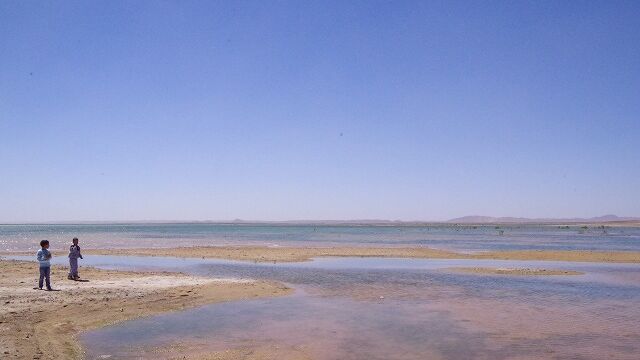 メルズーガ湖 砂漠地帯にある メルズーガ湖 砂漠地帯にある