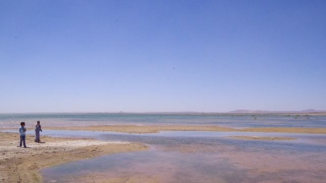 メルズーガ湖 砂漠地帯にある