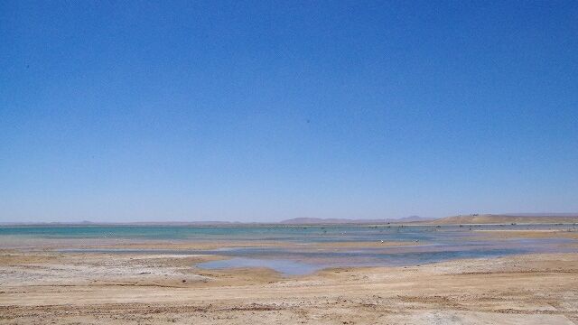 メルズーガ湖 砂漠地帯にある メルズーガ湖 砂漠地帯にある