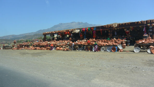 アクショールに向かう途中の露天