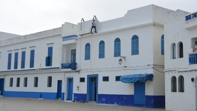 壁の塗装屋さん・・・すっごい怖そうな乗り物