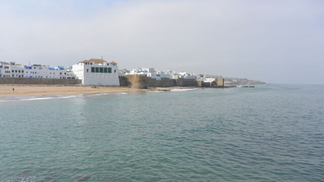 砂浜とムディナ