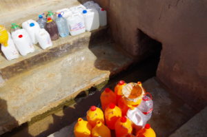 Hassi Labied Village公共水路 地元の人が水を汲みに来る