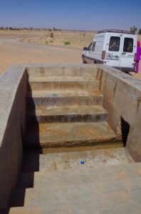 Hassi Labied Village公共水路 地元の人が水を汲みに来る
